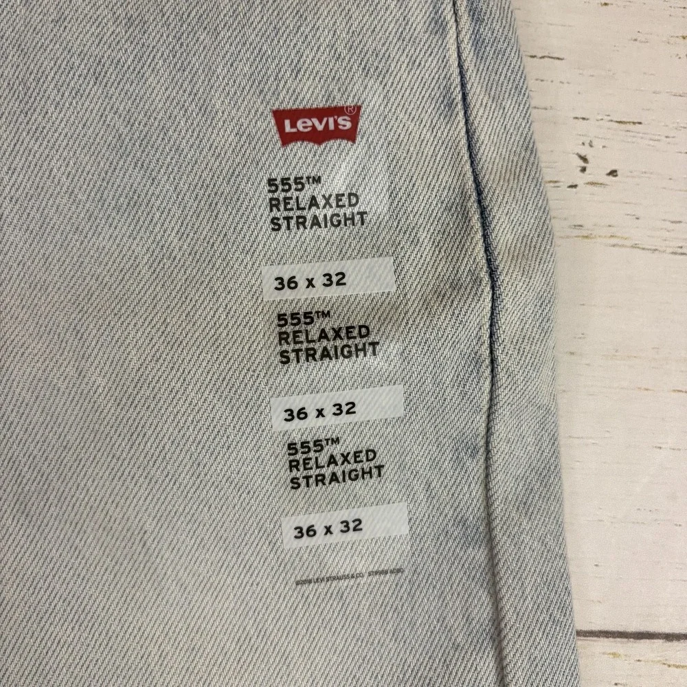 Levi's 555 '96 Relaxed Straight Jeans Mens 36x32 Light Blue Denim Zip Fly